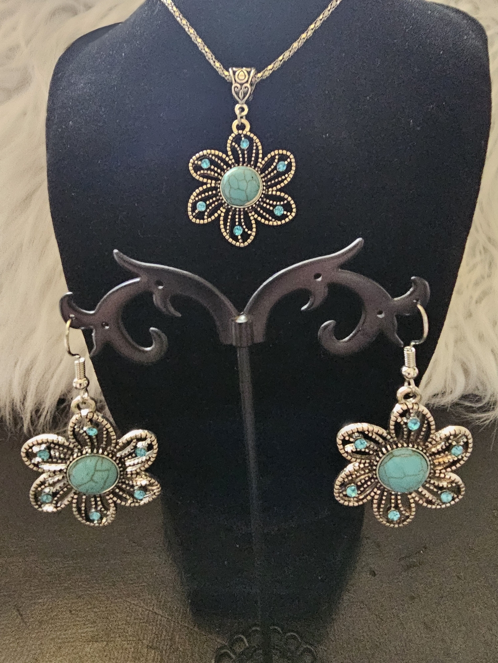 Gold-Tone Flower Pendant Necklace and Earrings Set with Turquoise Stones